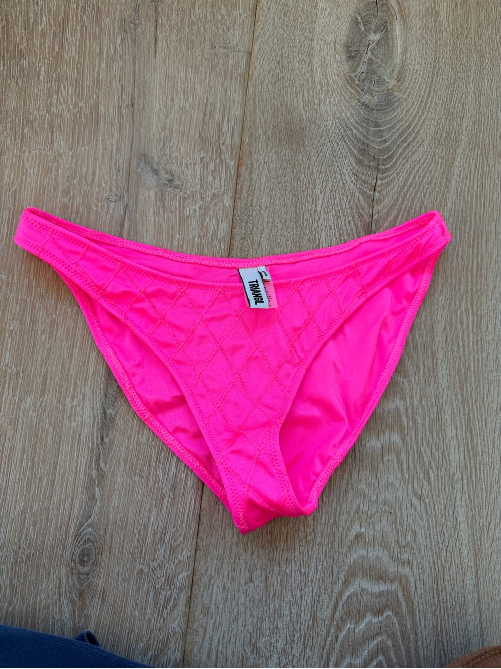triangl swimwear MAIA - MENDE Pink Scoop Bikini Set × 1
Top / M / Normal - Picture 5 of 5
